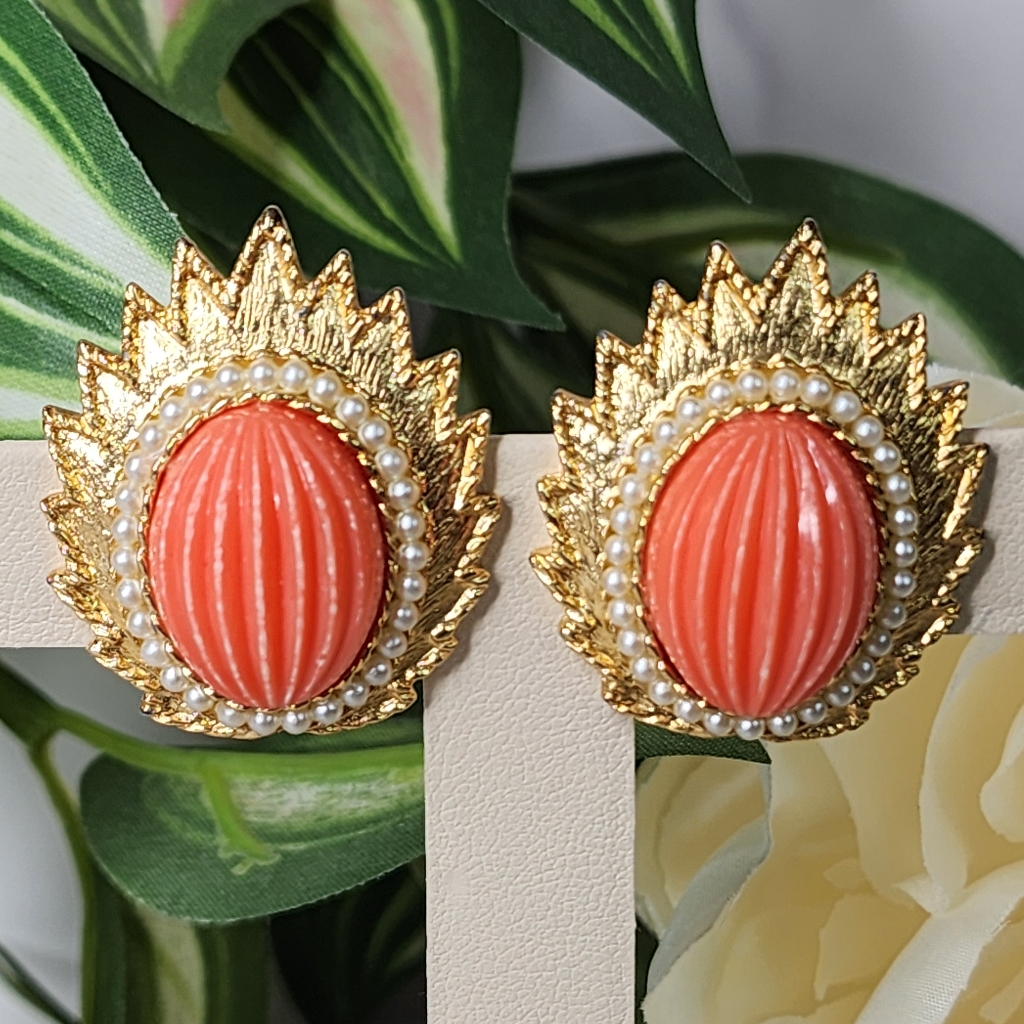Emmons Vintage Dawning Glory Clip-On Earrings From The 1970 Collection 49$